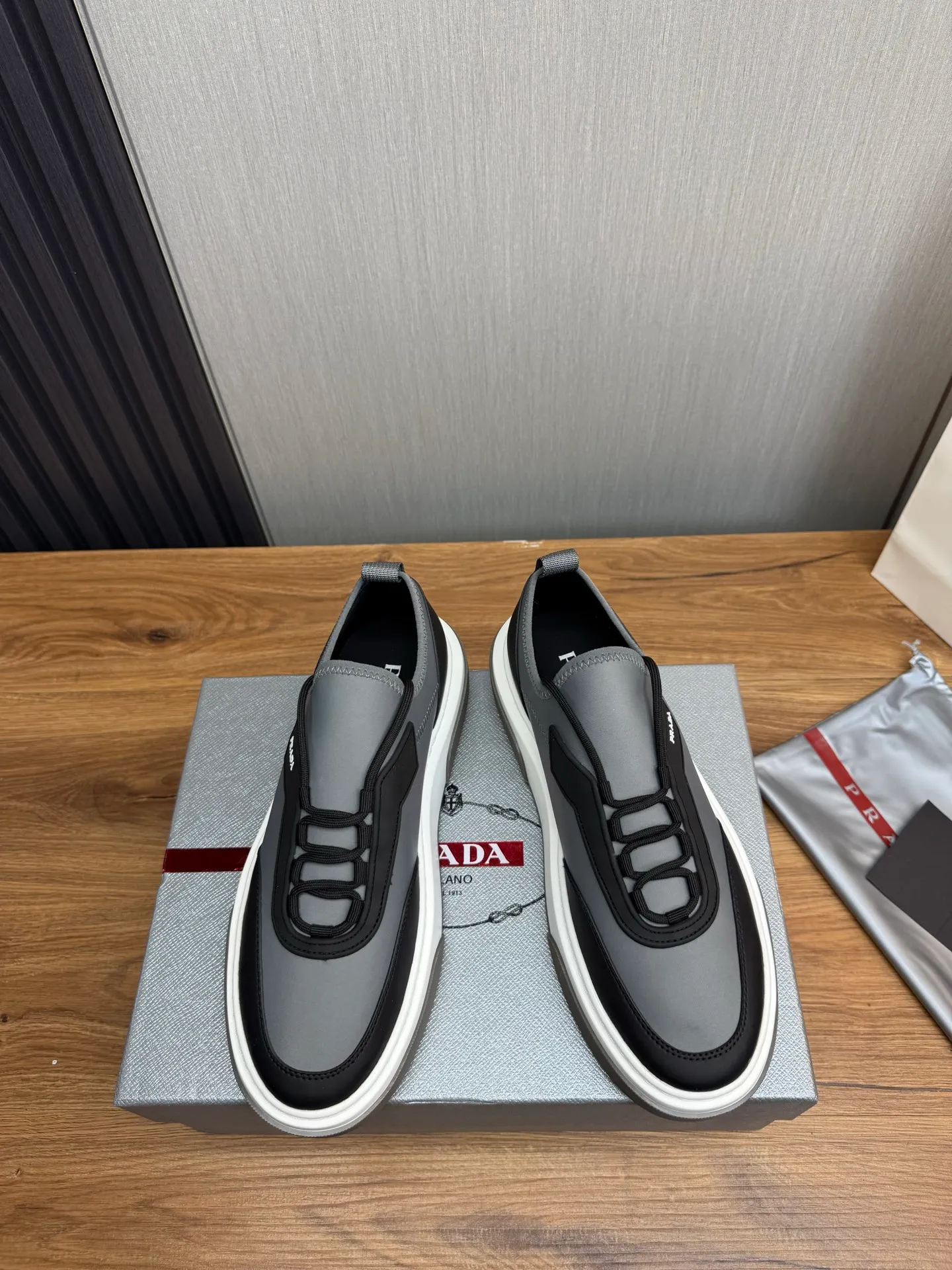 Men's shoes 💰580💰 [PRADA] Men's shoes are popular in the counter, official website is synchronized, 1 high-quality shipment ✔️Original cowhide splicing + cowhide lining, 1🆚1 replica, original sole, 38-45 (45 customized, non-refundable)